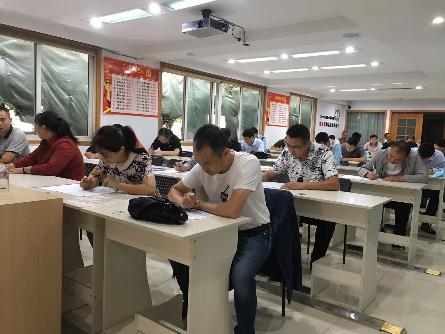 成都工貿(mào)安全負(fù)責(zé)人、安全管理人員培訓(xùn)報(bào)名就找四川眾行聯(lián)程培訓(xùn)機(jī)構(gòu)